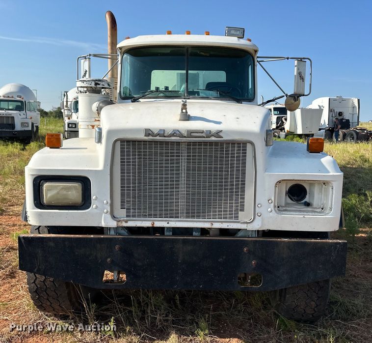 image for item OM9576 1998 Mack RD690S ready mix truck