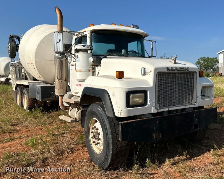 image for item OM9576 1998 Mack RD690S ready mix truck