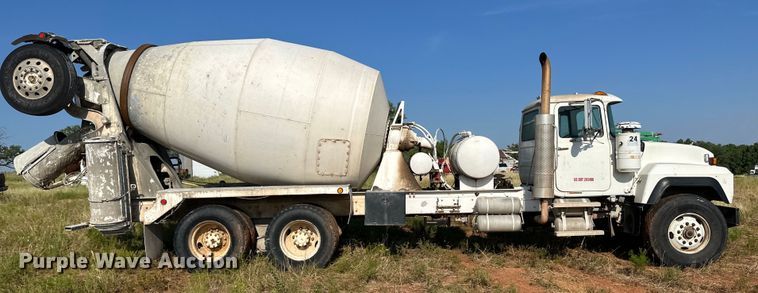 image for item OM9576 1998 Mack RD690S ready mix truck