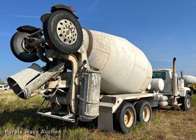 image for item OM9576 1998 Mack RD690S ready mix truck