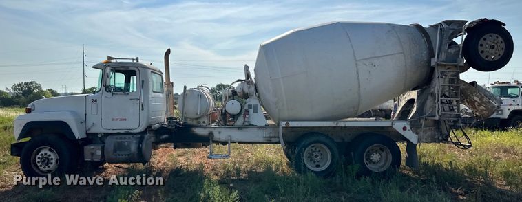 image for item OM9576 1998 Mack RD690S ready mix truck