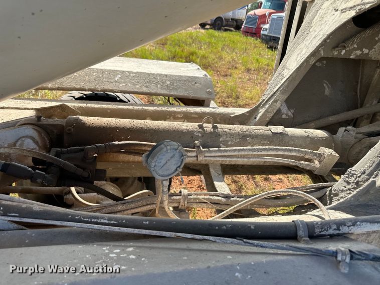 image for item OM9576 1998 Mack RD690S ready mix truck