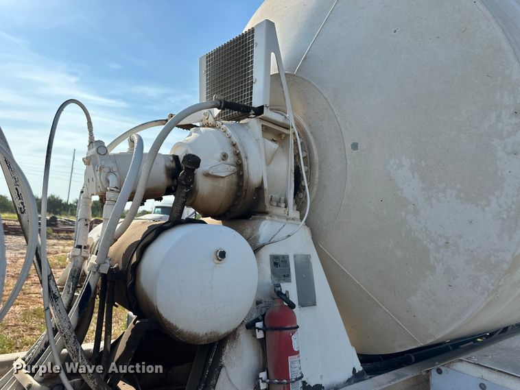 image for item OM9576 1998 Mack RD690S ready mix truck