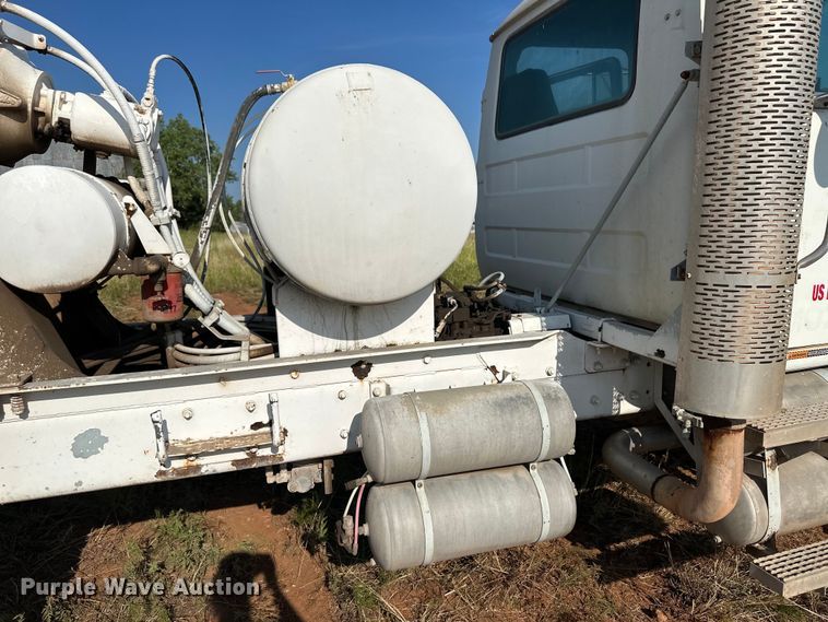 image for item OM9576 1998 Mack RD690S ready mix truck