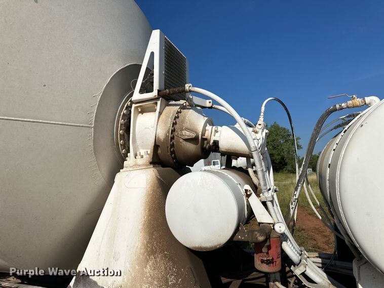 image for item OM9576 1998 Mack RD690S ready mix truck