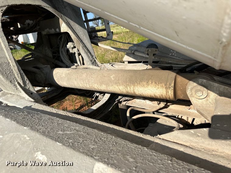 image for item OM9576 1998 Mack RD690S ready mix truck