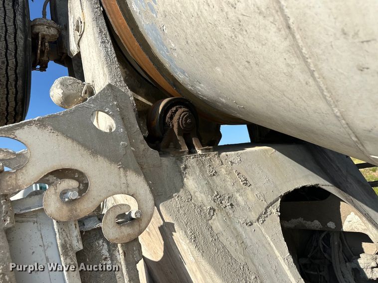 image for item OM9576 1998 Mack RD690S ready mix truck