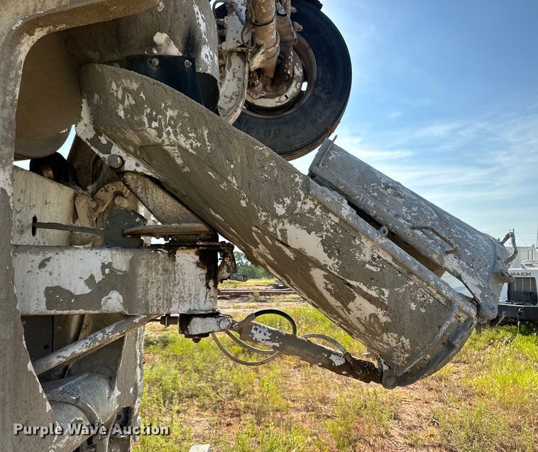 image for item OM9576 1998 Mack RD690S ready mix truck