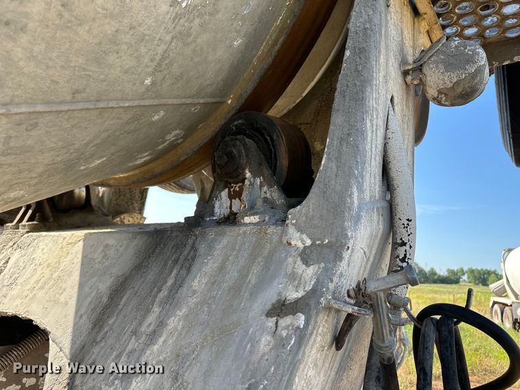 image for item OM9576 1998 Mack RD690S ready mix truck