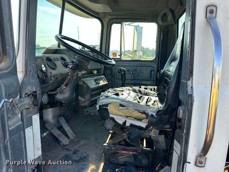 image for item OM9576 1998 Mack RD690S ready mix truck