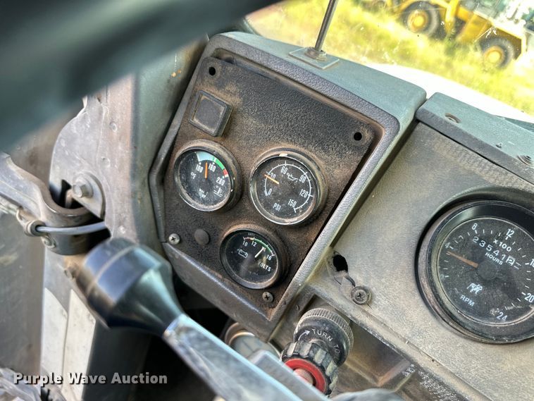 image for item OM9576 1998 Mack RD690S ready mix truck