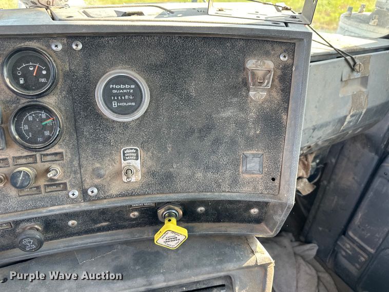 image for item OM9576 1998 Mack RD690S ready mix truck