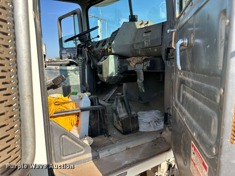 image for item OM9576 1998 Mack RD690S ready mix truck