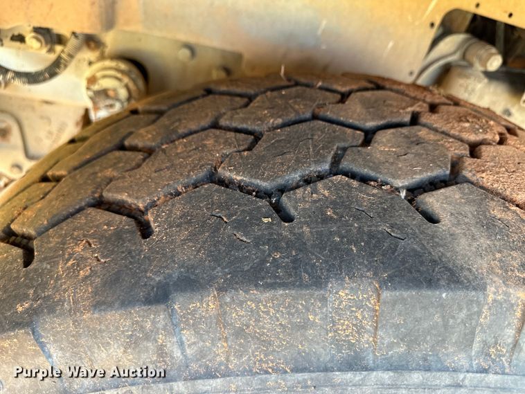 image for item OM9576 1998 Mack RD690S ready mix truck