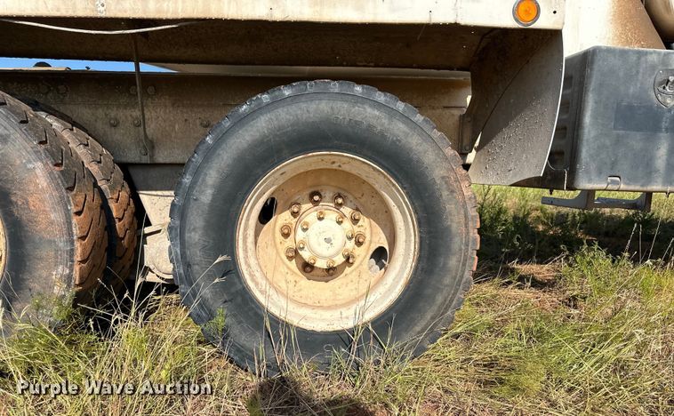 image for item OM9576 1998 Mack RD690S ready mix truck
