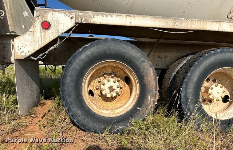 image for item OM9576 1998 Mack RD690S ready mix truck