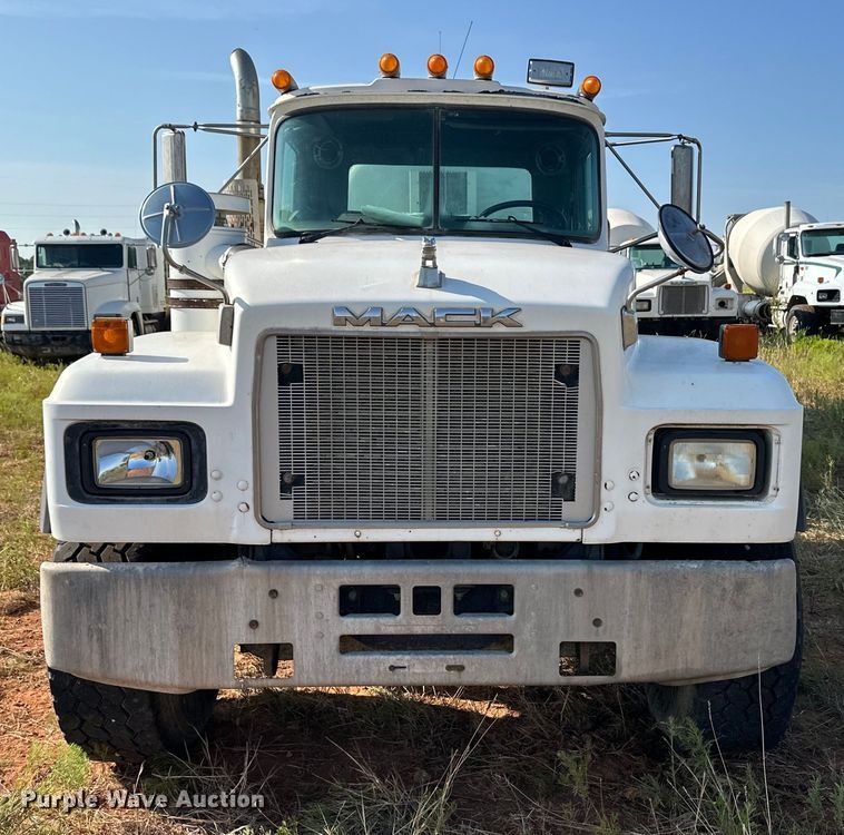 image for item OM9577 1997 Mack RD690S ready mix truck