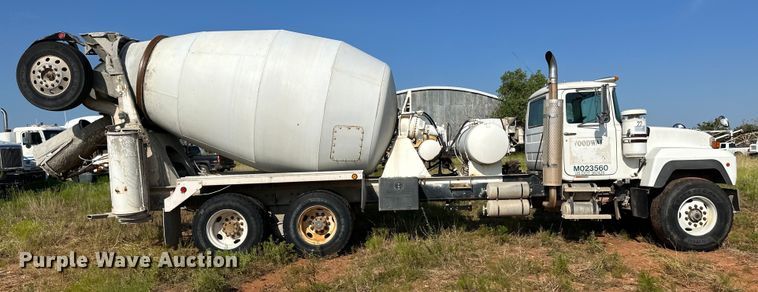image for item OM9577 1997 Mack RD690S ready mix truck