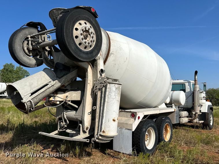 image for item OM9577 1997 Mack RD690S ready mix truck