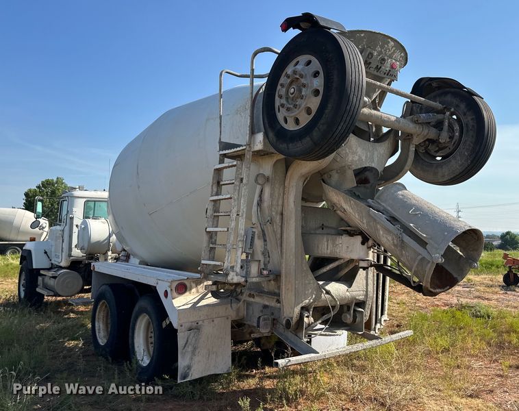 image for item OM9577 1997 Mack RD690S ready mix truck