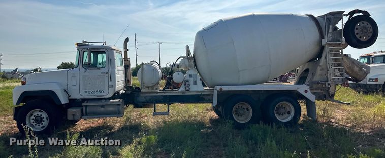 image for item OM9577 1997 Mack RD690S ready mix truck