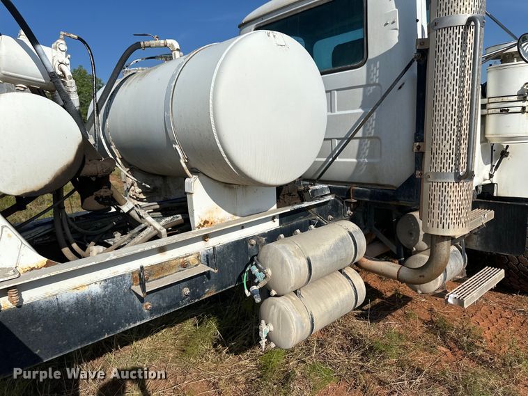 image for item OM9577 1997 Mack RD690S ready mix truck