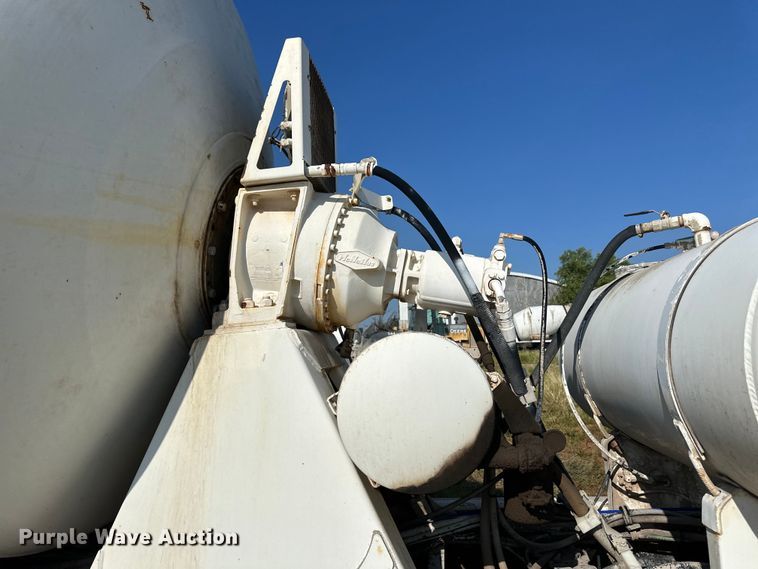 image for item OM9577 1997 Mack RD690S ready mix truck