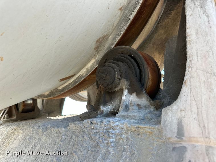 image for item OM9577 1997 Mack RD690S ready mix truck