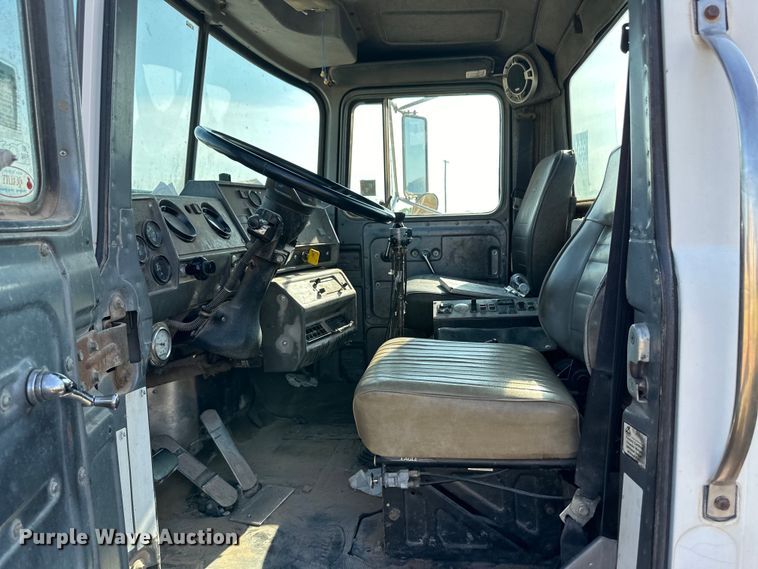 image for item OM9577 1997 Mack RD690S ready mix truck