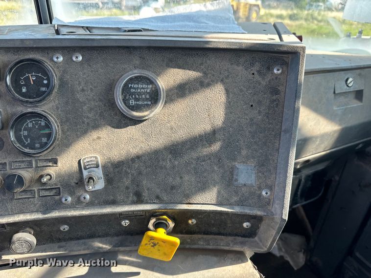 image for item OM9577 1997 Mack RD690S ready mix truck