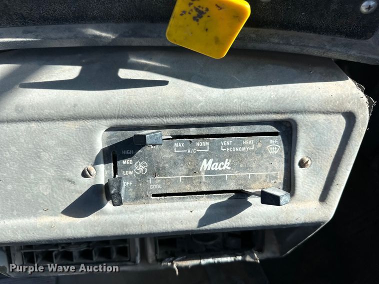 image for item OM9577 1997 Mack RD690S ready mix truck