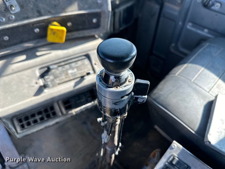 image for item OM9577 1997 Mack RD690S ready mix truck