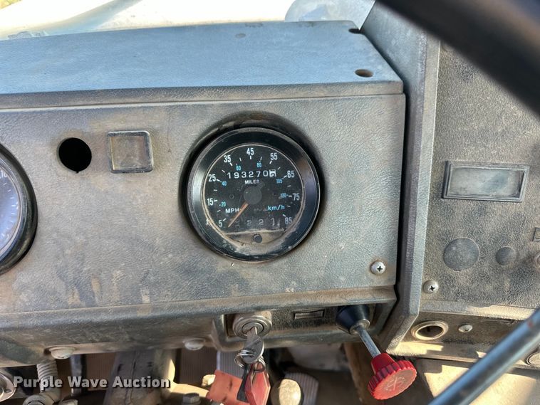 image for item OM9577 1997 Mack RD690S ready mix truck