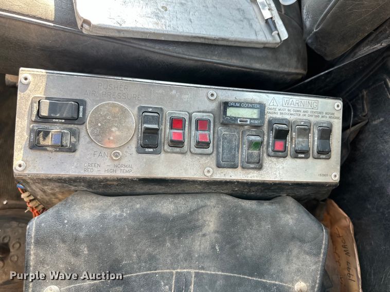 image for item OM9577 1997 Mack RD690S ready mix truck