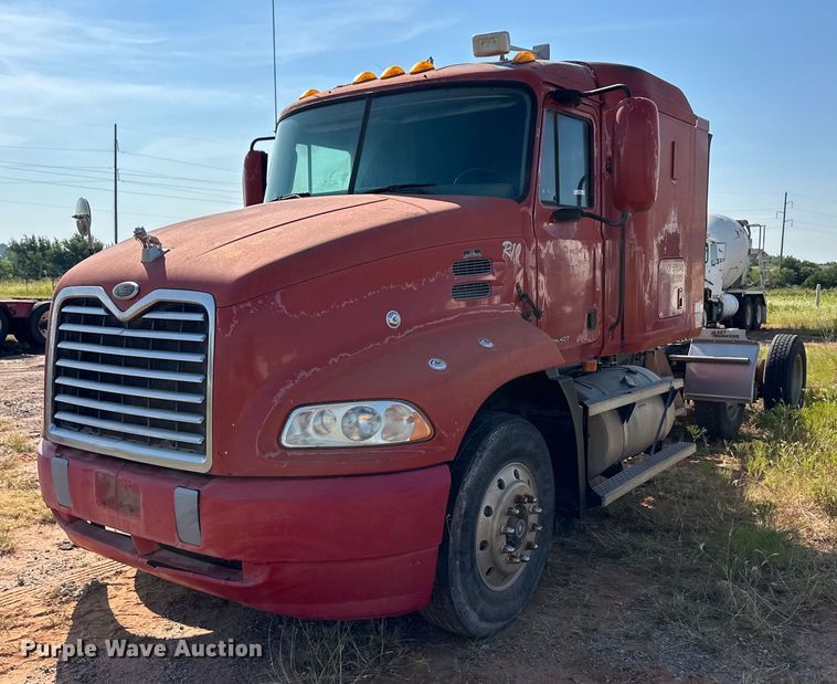 image for item OM9580 2000 Mack CX613 semi truck