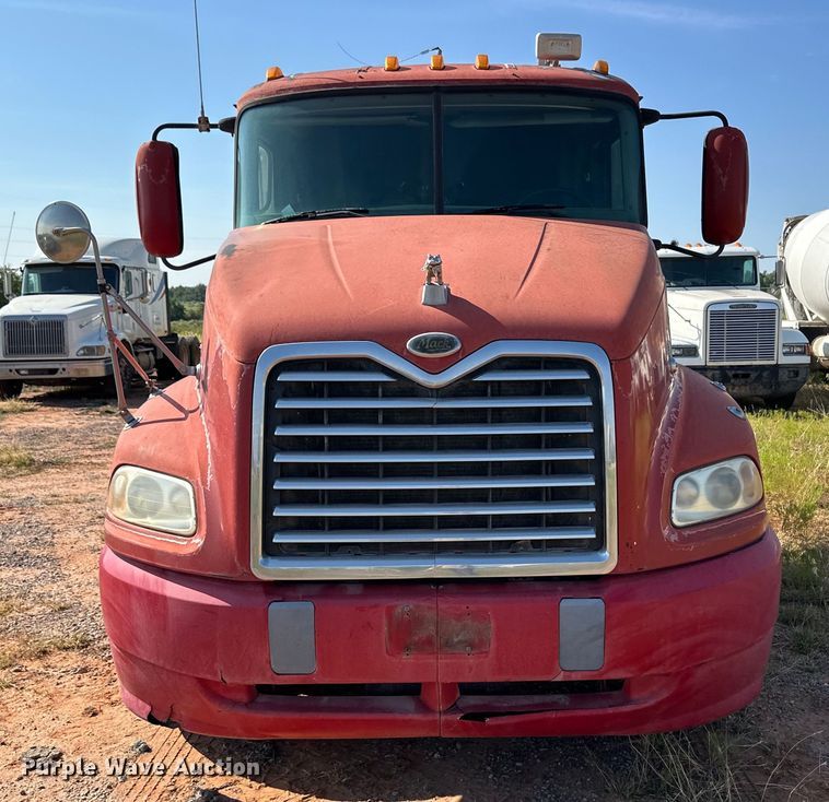 image for item OM9580 2000 Mack CX613 semi truck