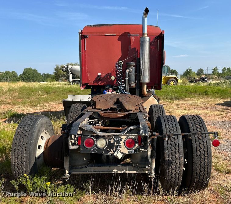 image for item OM9580 2000 Mack CX613 semi truck