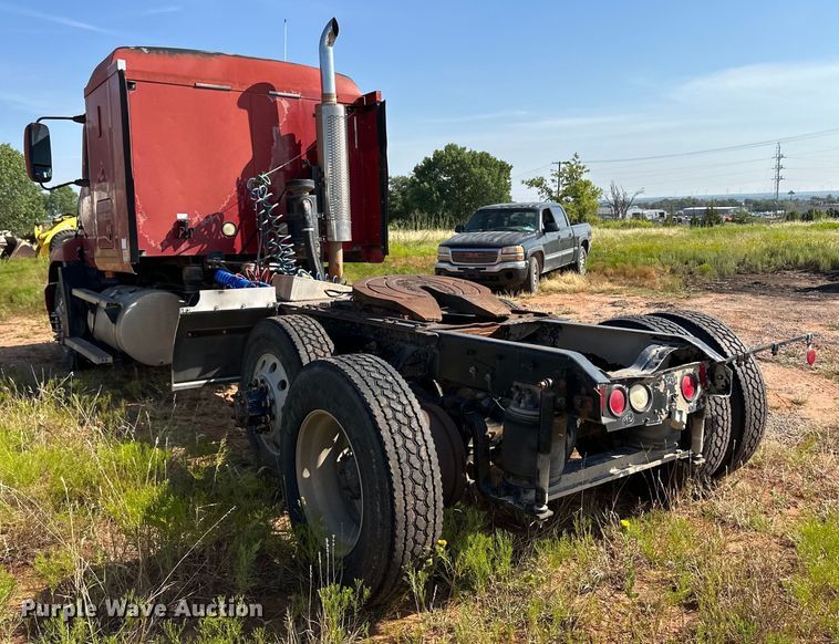 image for item OM9580 2000 Mack CX613 semi truck