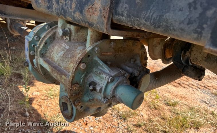 image for item OM9580 2000 Mack CX613 semi truck