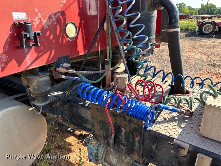 image for item OM9580 2000 Mack CX613 semi truck