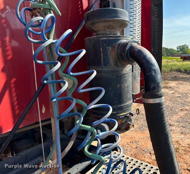 image for item OM9580 2000 Mack CX613 semi truck