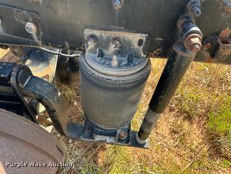 image for item OM9580 2000 Mack CX613 semi truck