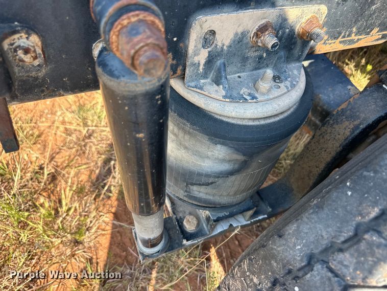 image for item OM9580 2000 Mack CX613 semi truck