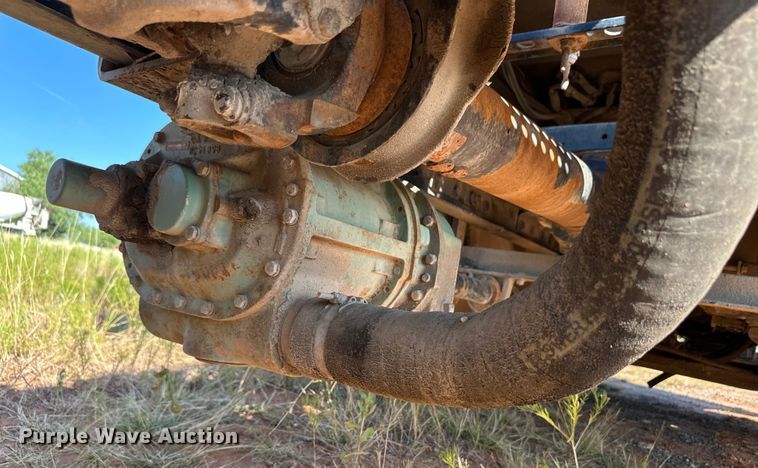 image for item OM9580 2000 Mack CX613 semi truck