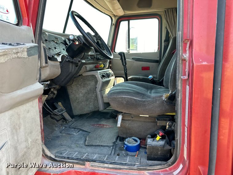 image for item OM9580 2000 Mack CX613 semi truck