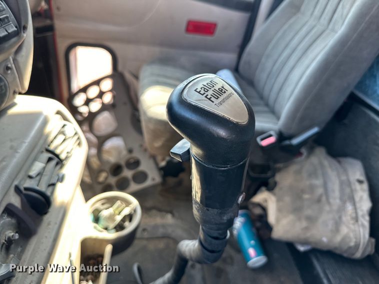 image for item OM9580 2000 Mack CX613 semi truck