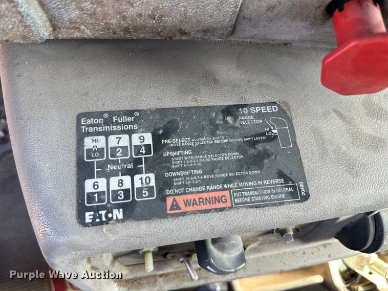 image for item OM9580 2000 Mack CX613 semi truck