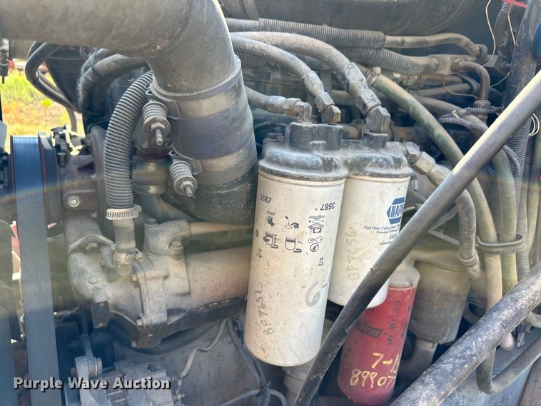 image for item OM9580 2000 Mack CX613 semi truck