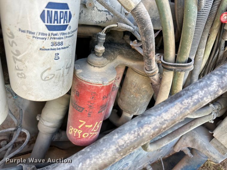 image for item OM9580 2000 Mack CX613 semi truck