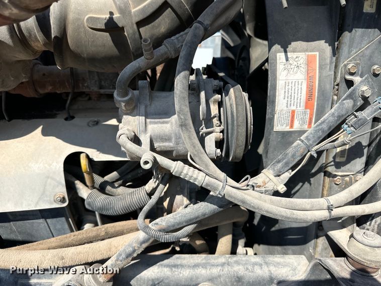 image for item OM9580 2000 Mack CX613 semi truck